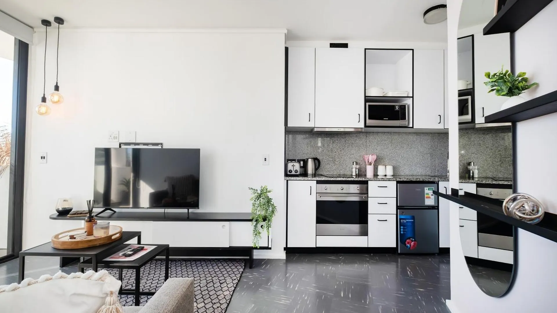 Flamingo 801 - Top Floor Sea Point Apartment With Daily Housekeeping Le Cap