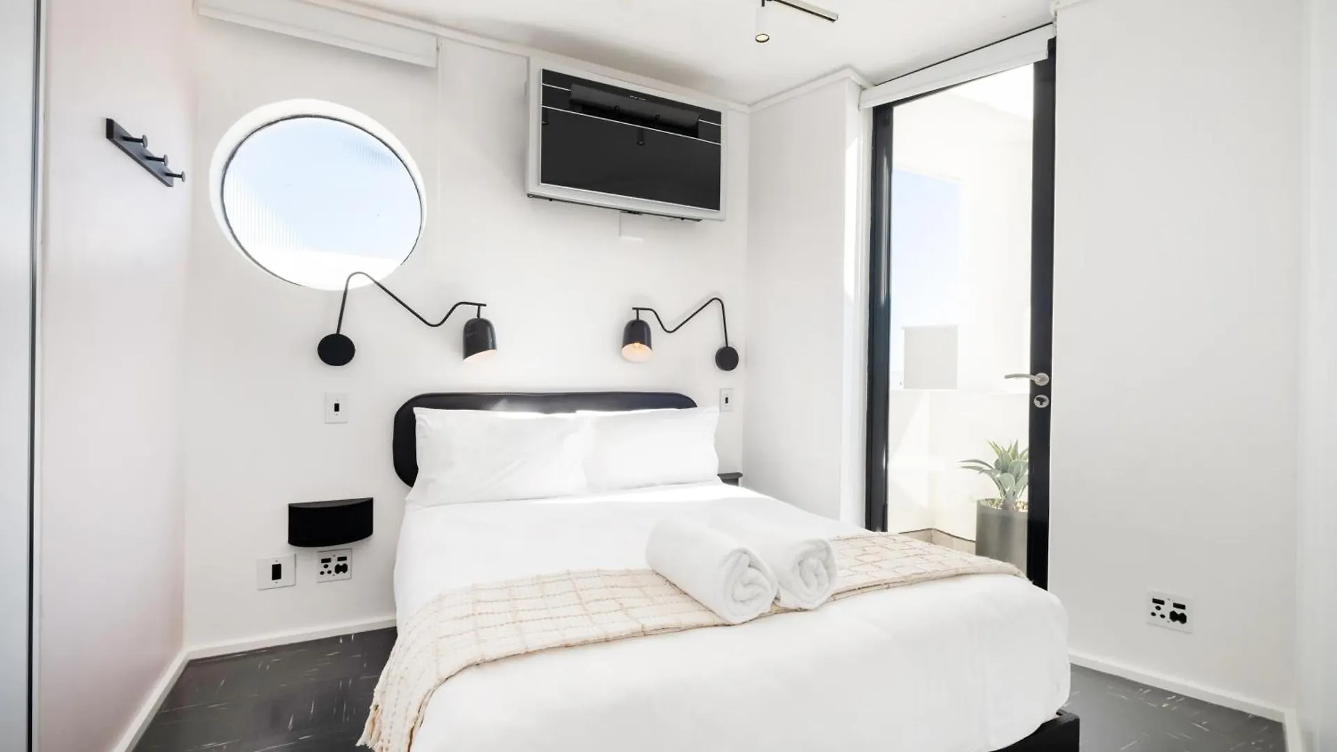 Flamingo 801 - Top Floor Sea Point Apartment With Daily Housekeeping Le Cap