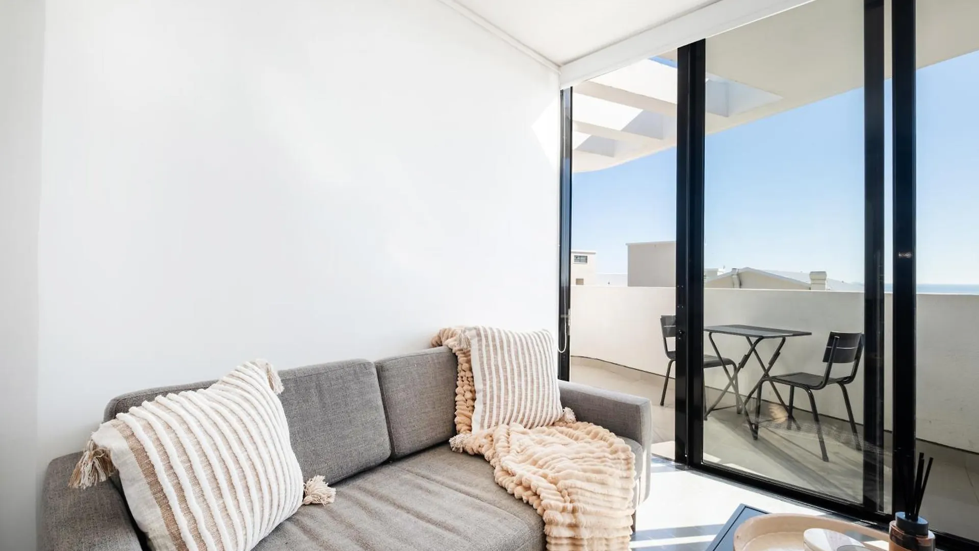 Flamingo 801 - Top Floor Sea Point Apartment With Daily Housekeeping Cape Town 0*,  South Africa