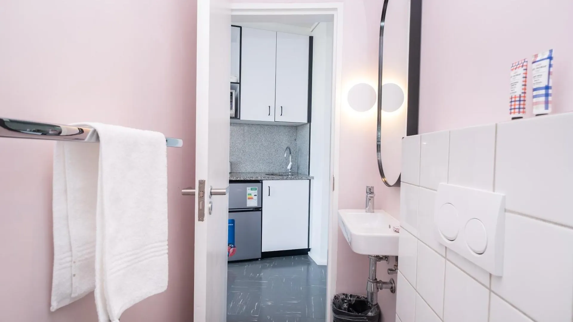 Flamingo 801 - Top Floor Sea Point Apartment With Daily Housekeeping Cape Town South Africa