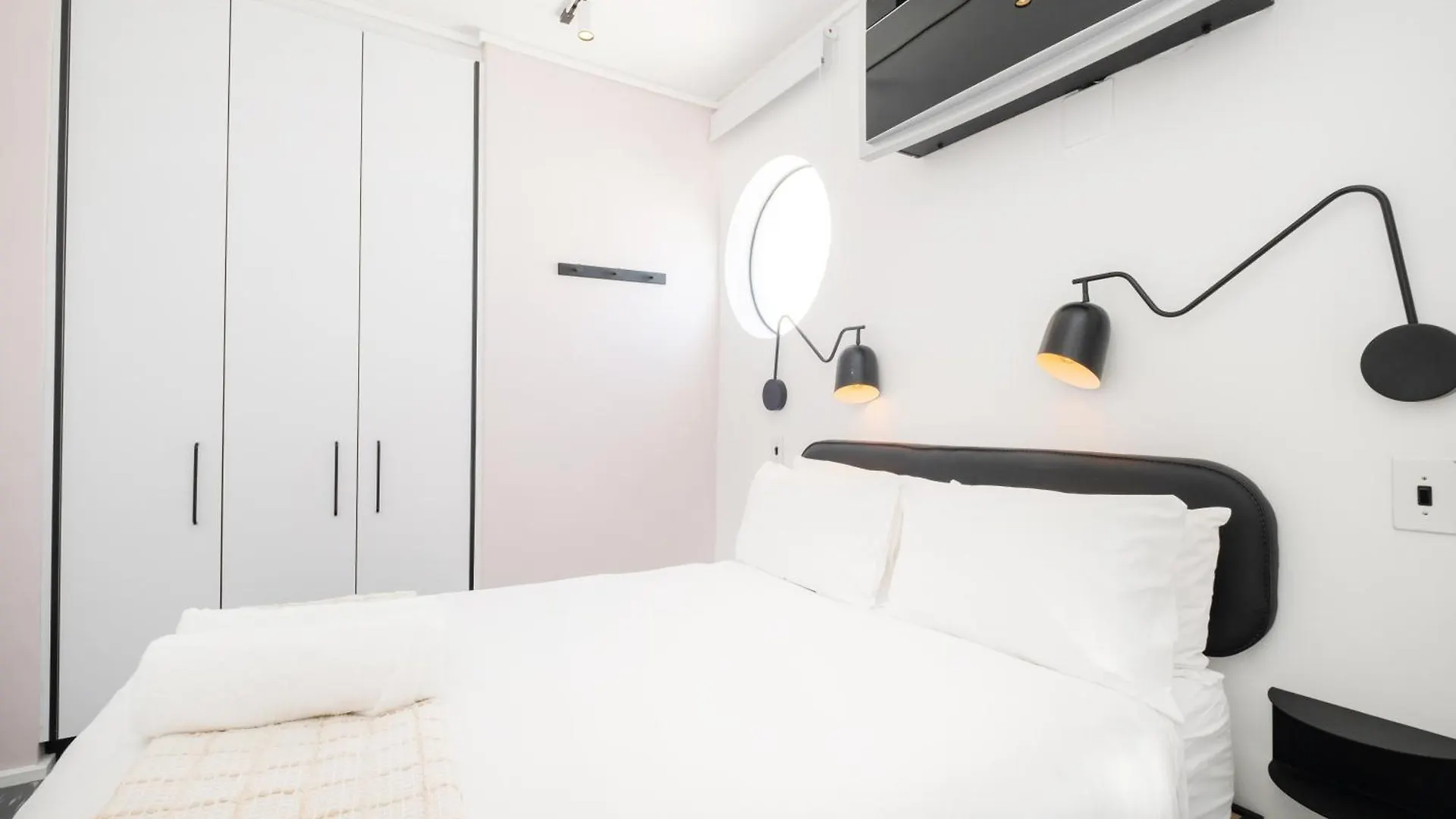 Flamingo 801 - Top Floor Sea Point Apartment With Daily Housekeeping Cape Town
